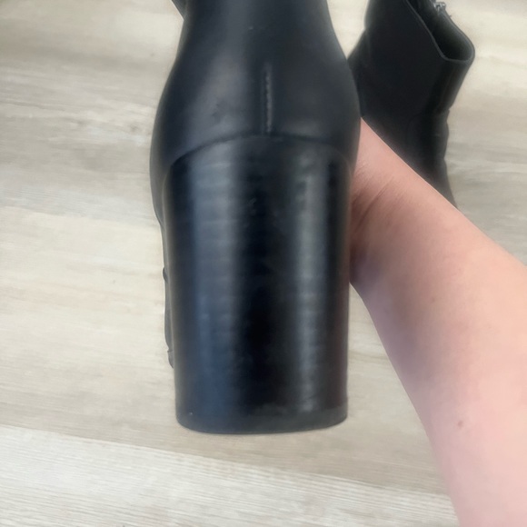 Black leather heeled booties - Picture 4 of 7